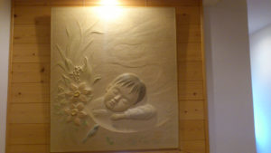 井波彫刻オーダーメイドの木彫レリーフ　子供
