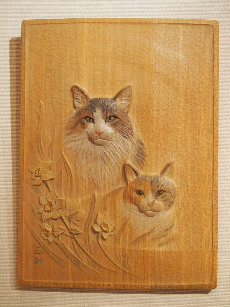 オーダーメイドの木彫レリーフ「猫」