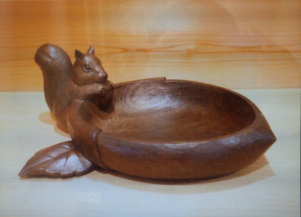 井波彫刻オーダーメイドの木彫菓子器