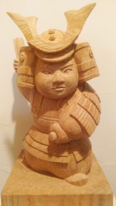 オーダーメイドの木彫武者人形