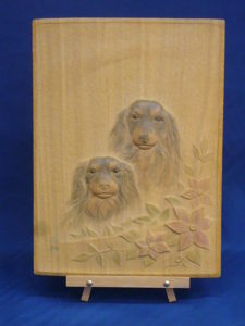 注文制作で作った木彫レリーフ　犬